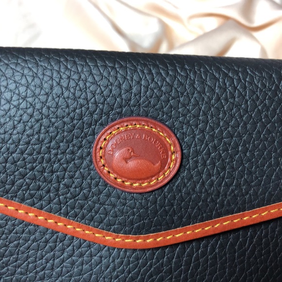 🟥Sold🟥Dooney & Bourke Pouch in Pebble Leather - Picture 3 of 10